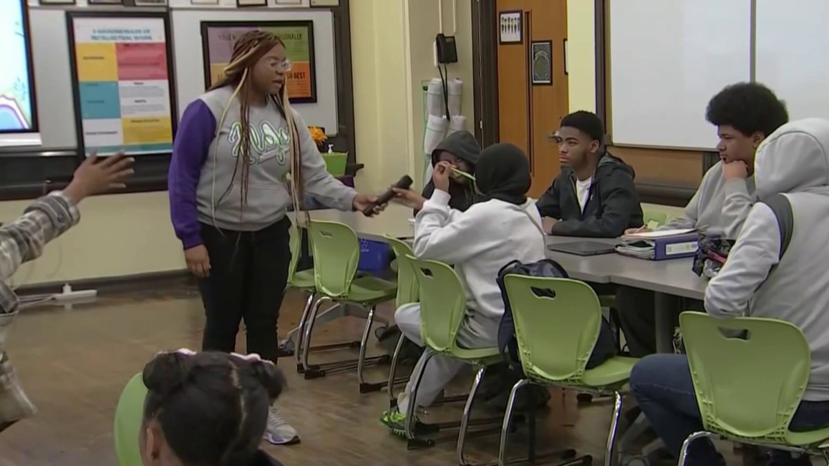 High schoolers teaching younger students at Philly school – NBC10 Philadelphia - Vimarsana News