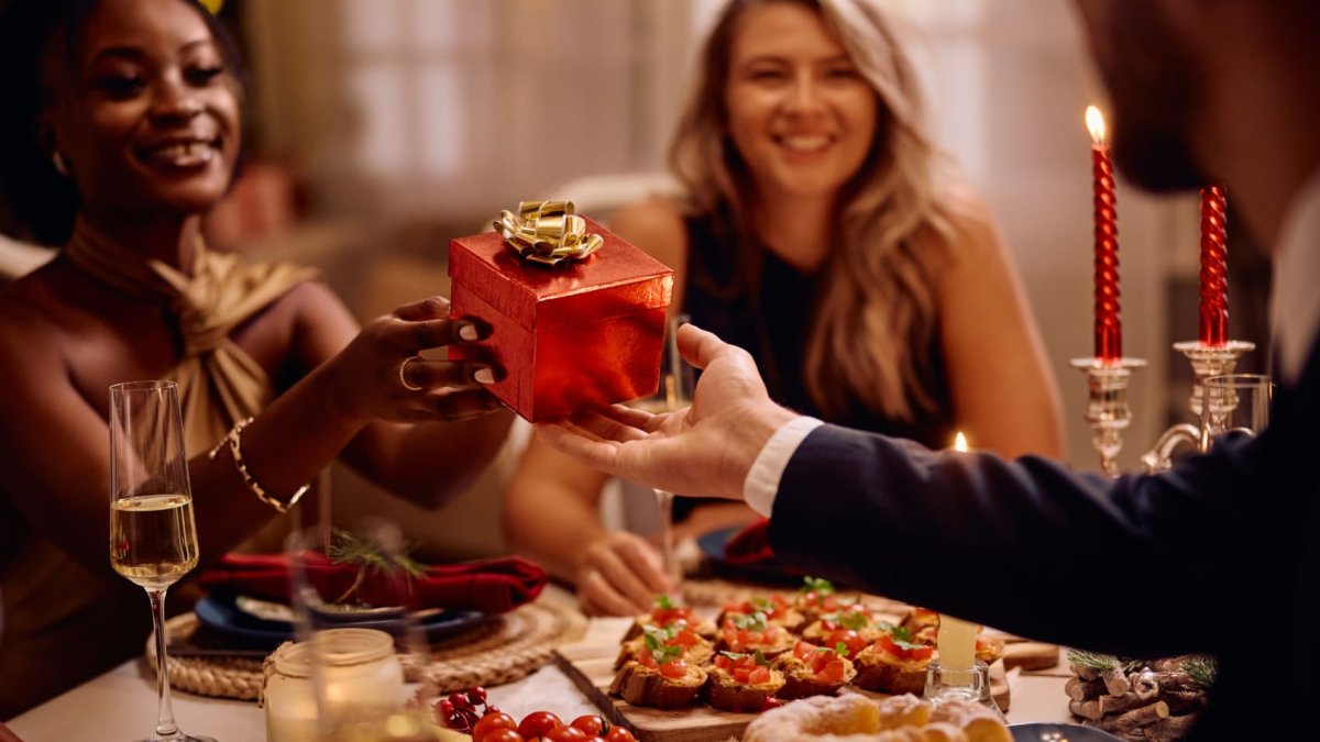 'You don't have to lie' when you receive a bad gift, says etiquette expert. Here's what to do – NBC10 Philadelphia - Vimarsana News