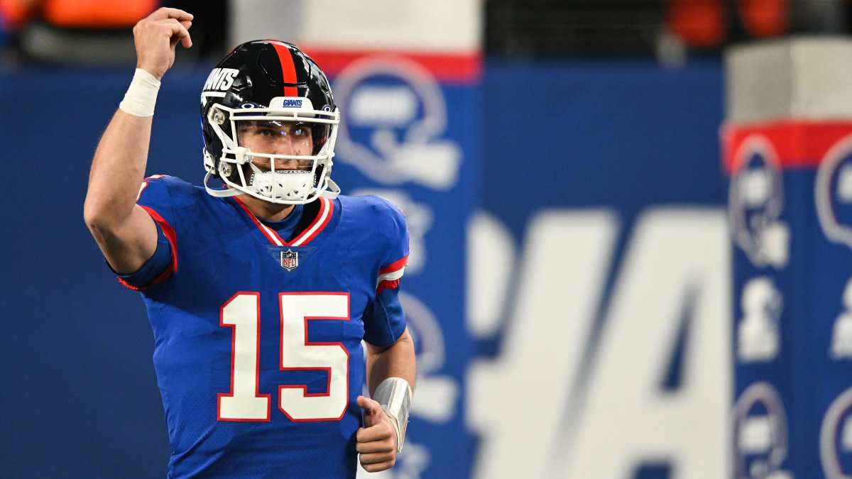 Giants quarterback Tommy DeVito’s agent steals show on MNF – NBC10 ...