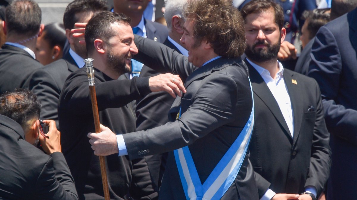 泽连斯基前往阿根廷参加总统就职仪式，之后将在白宫会晤