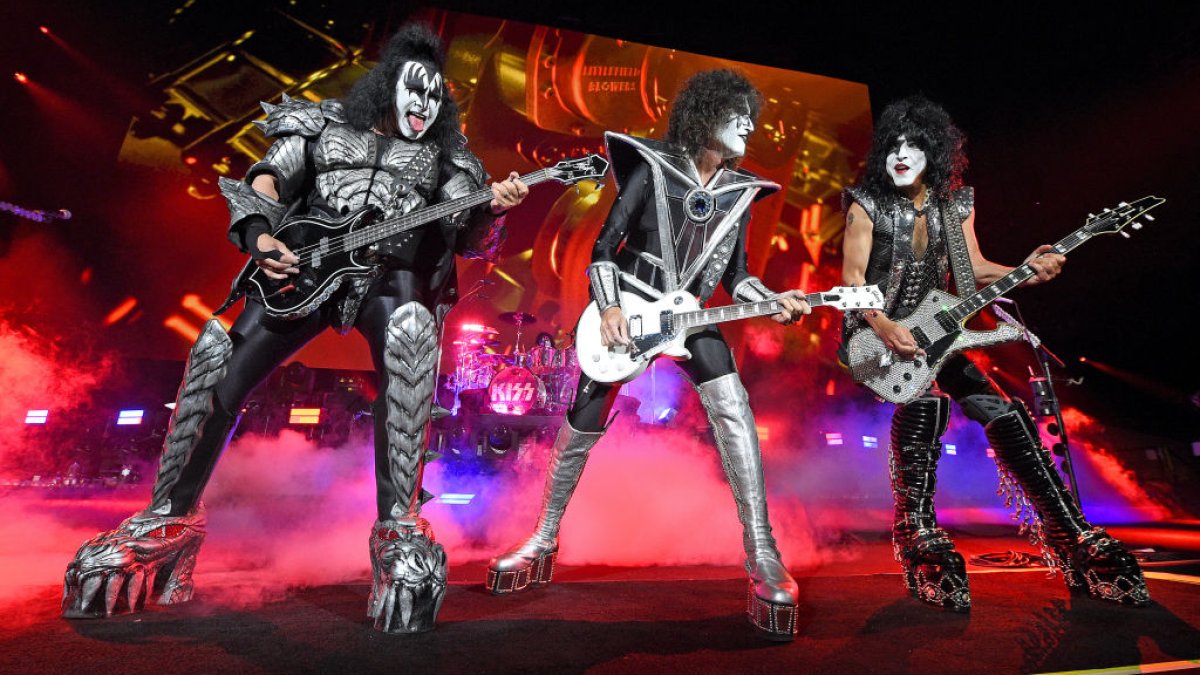 KISS performs last ‘The End of the Road’ tour concert, announces new ...