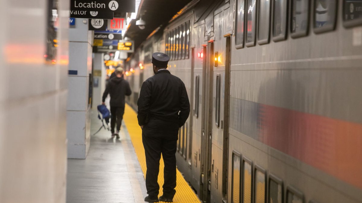 NJ Transit beverage ban for SantaCon 2023 announced – NBC10 Philadelphia - Vimarsana News