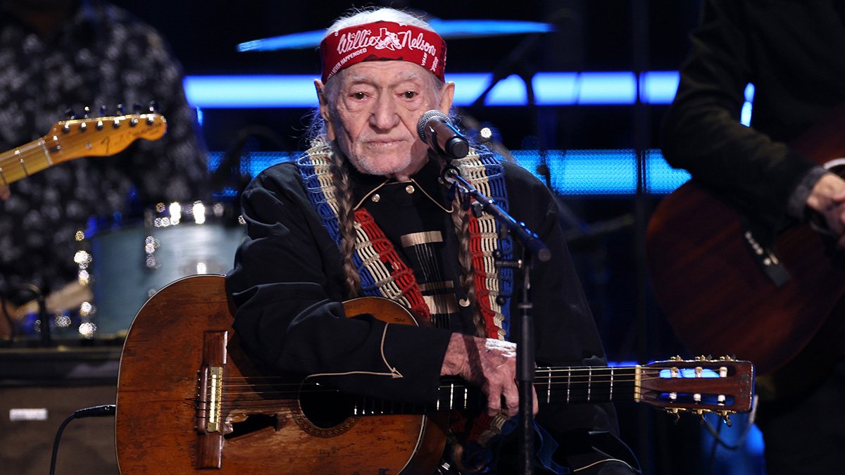 Willie Nelson reveals how ex Shirley discovered his longtime affair - Vimarsana News