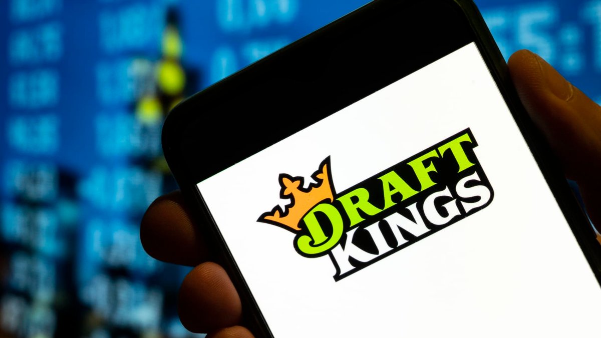 Jim Cramer sees buying opportunity in DraftKings as NFL playoffs ramp up - Vimarsana News