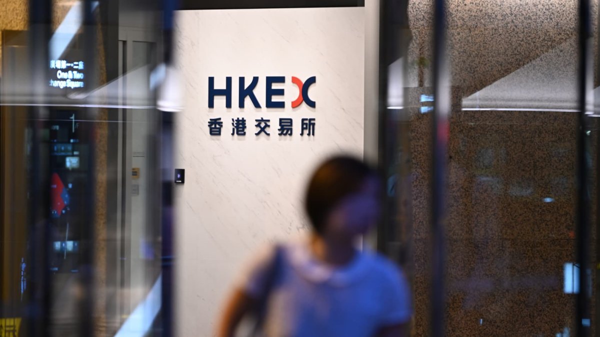 Asia markets start year mixed, China stocks open lower as factory activity slumps further - Vimarsana News