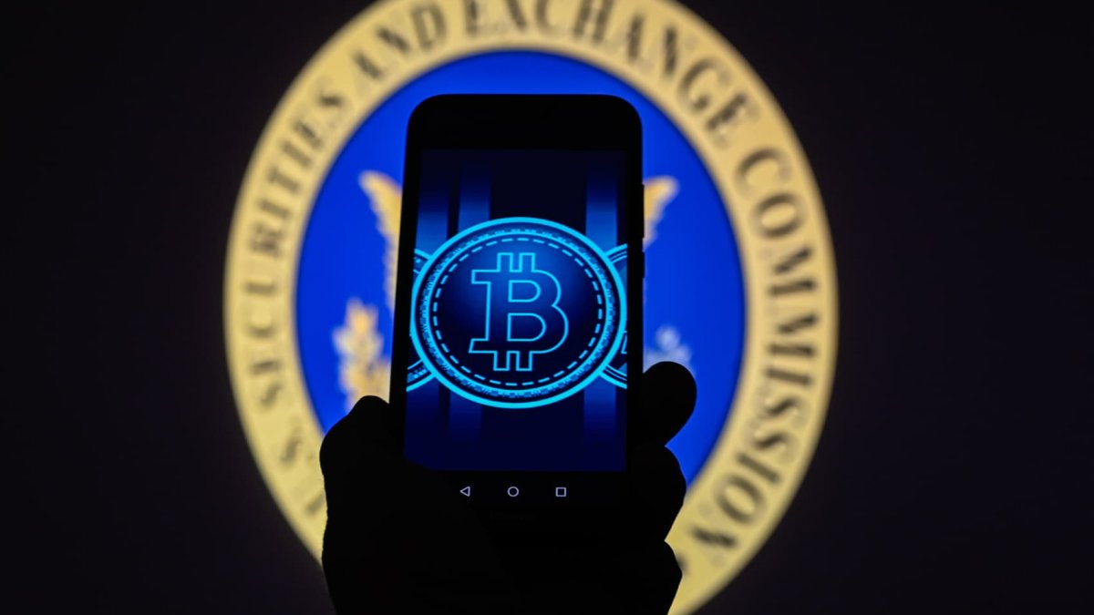 Bitcoin inches higher, ether rallies after SEC greenlights launch of U.S. bitcoin ETFs - Vimarsana News