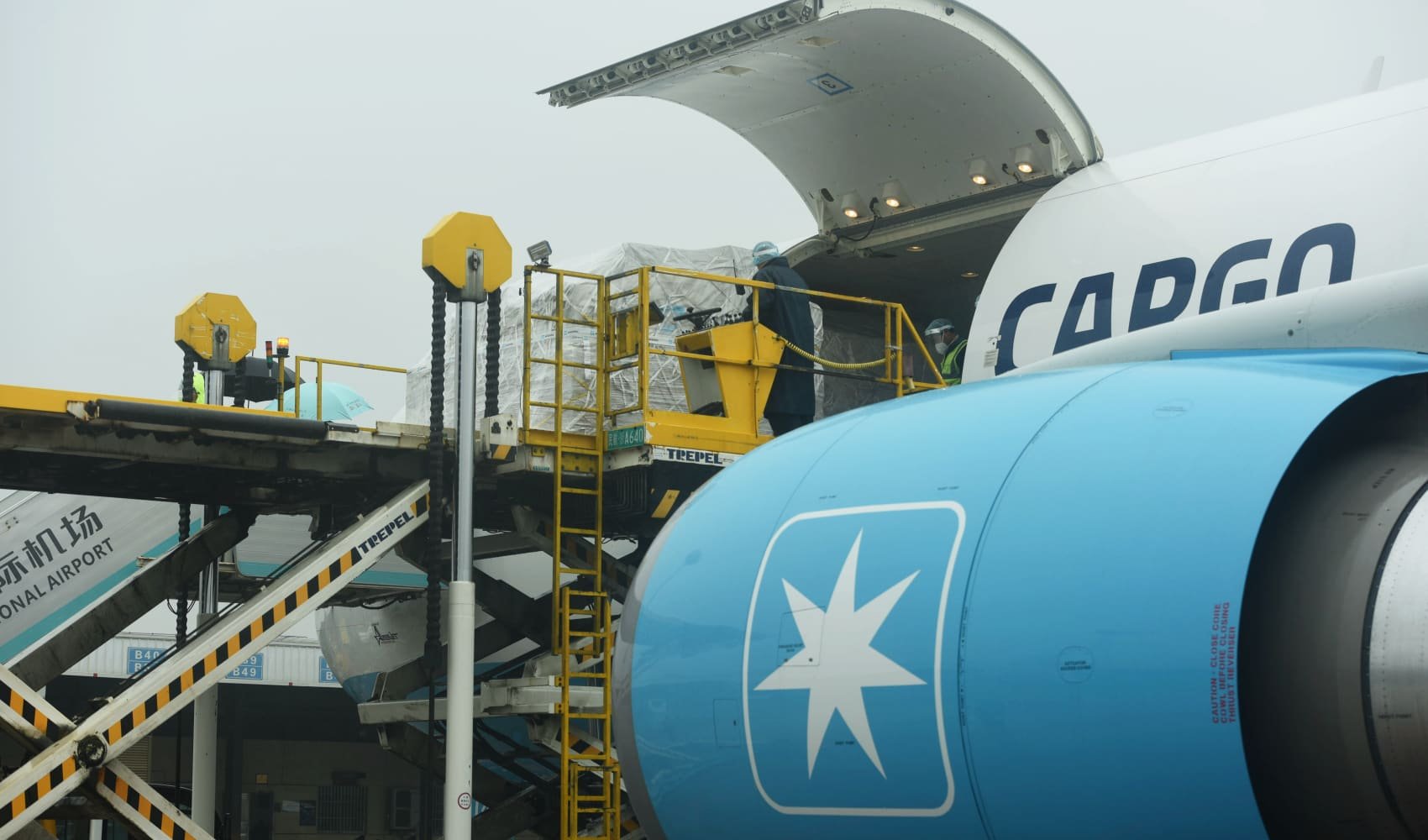 Air freight volumes soar as Red Sea delays, risks make more big retailers, auto companies nervous - Vimarsana News