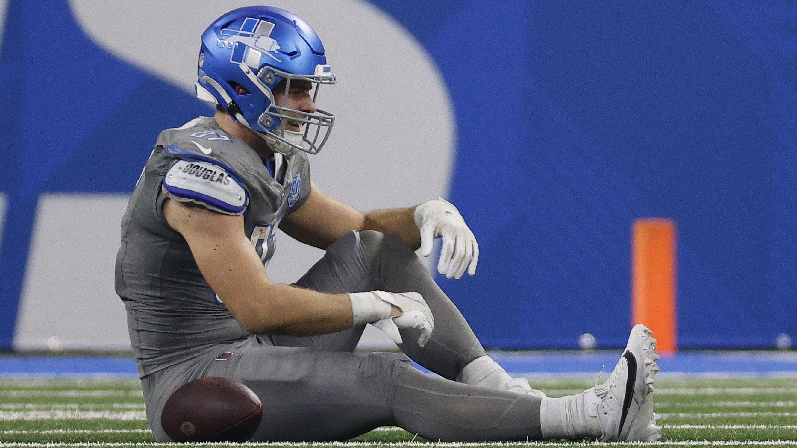 Lions Tight End Sam LaPorta Suffers Knee Injury – NBC10 Philadelphia