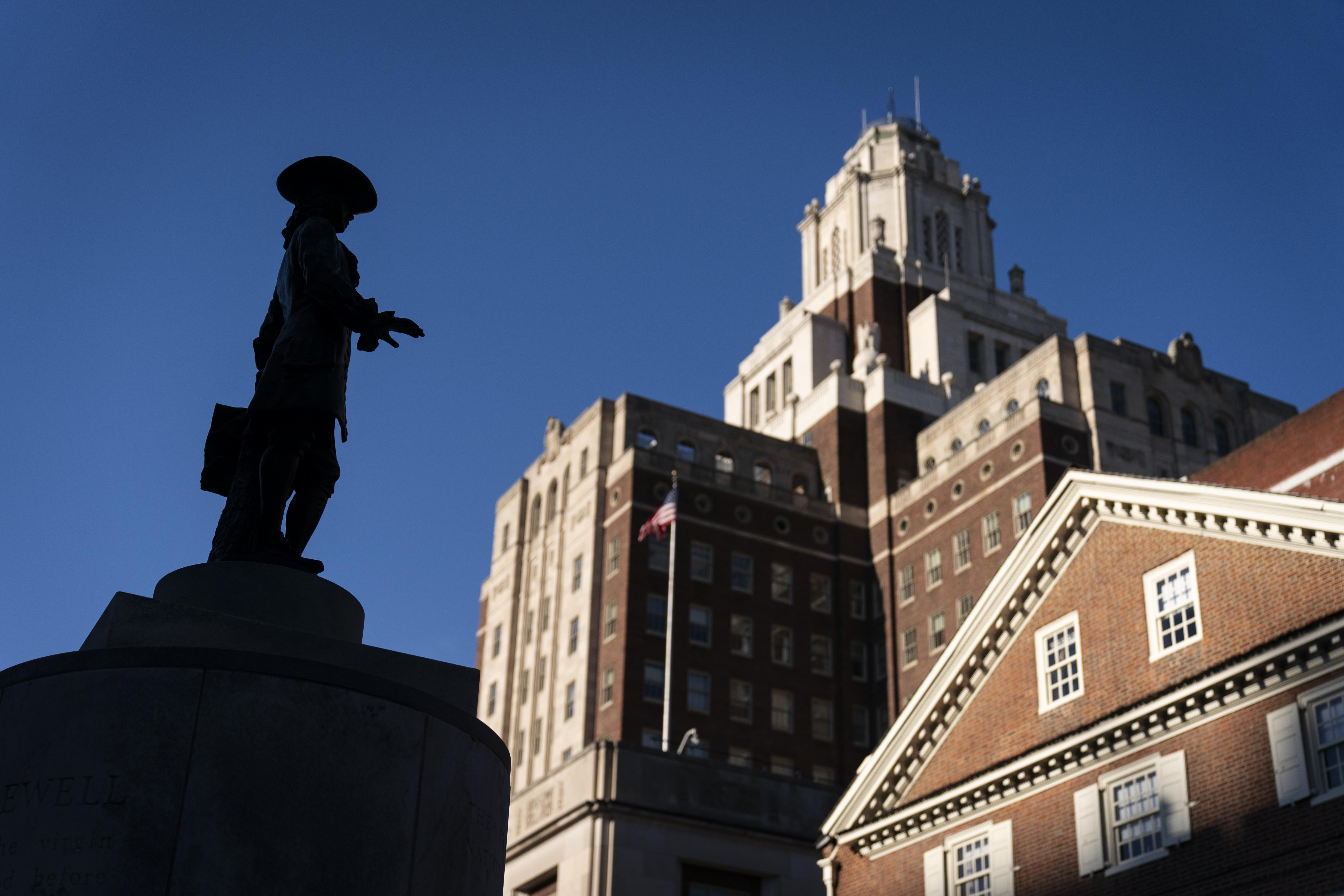 William Penn statue in Philadelphia should remain, Native tribes say