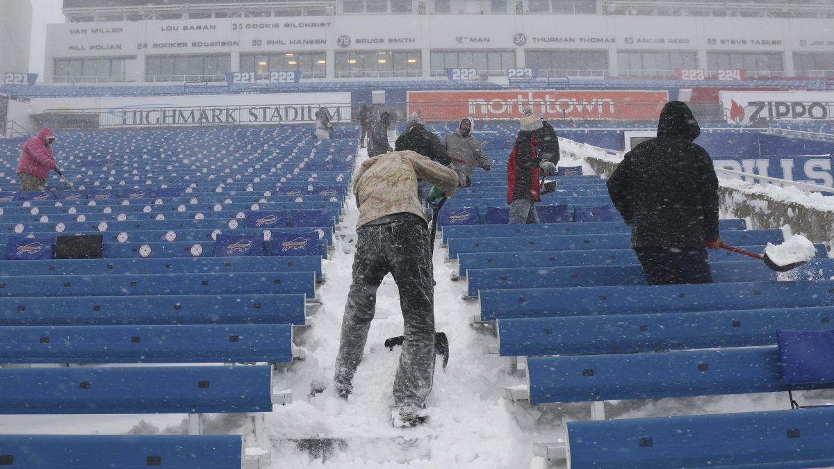 Shirtless Buffalo Bills fan helps shovel snow at Highmark Stadium ...