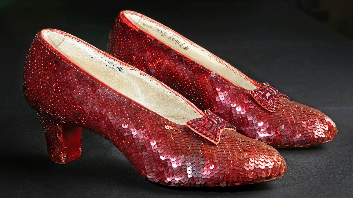 Thief who stole 'Wizard of Oz' ruby slippers gets no prison time – NBC10 Philadelphia - Vimarsana News