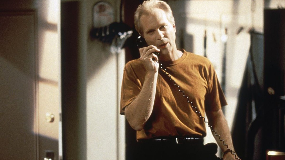 Peter Crombie, actor who played 'Crazy' Joe Davola in 'Seinfeld,' dies at 71 – NBC10 Philadelphia - Vimarsana News