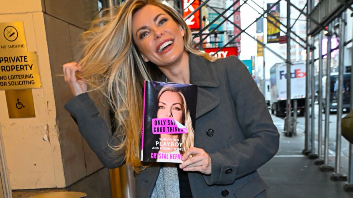 Crystal Hefner details 'traumatic' marriage to Hugh Hefner in new book – NBC10 Philadelphia - Vimarsana News