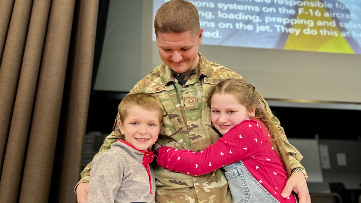 Military dad surprises kids at school after months overseas – NBC10 Philadelphia - Vimarsana News