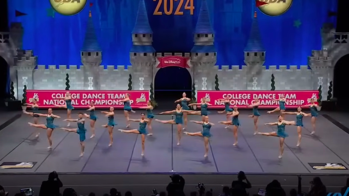 VIDEO University of Minnesota Dance Team unbelievable routine to