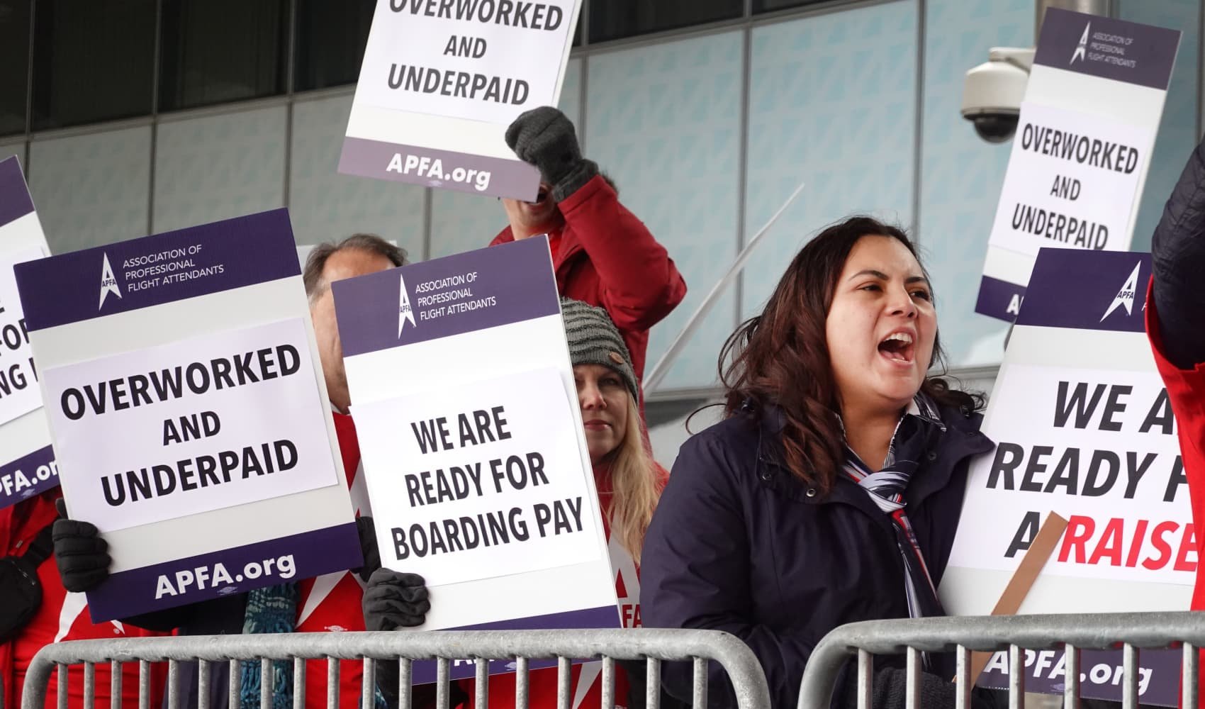 Pilots got their payday. Now flights attendants are pushing airlines for higher wages - Vimarsana News