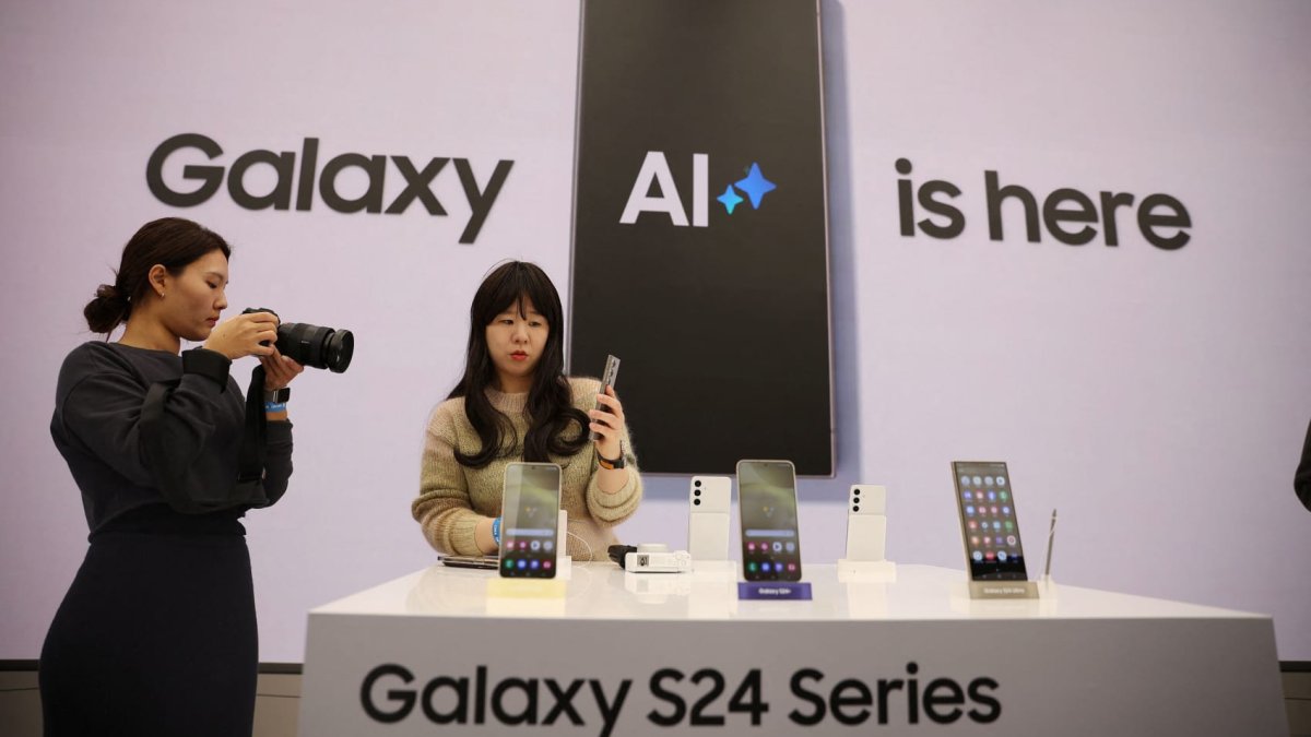 Smartphone makers are dreaming of a 'supercycle' driven by AI. Analysts disagree    – NBC10 Philadelphia - Vimarsana News