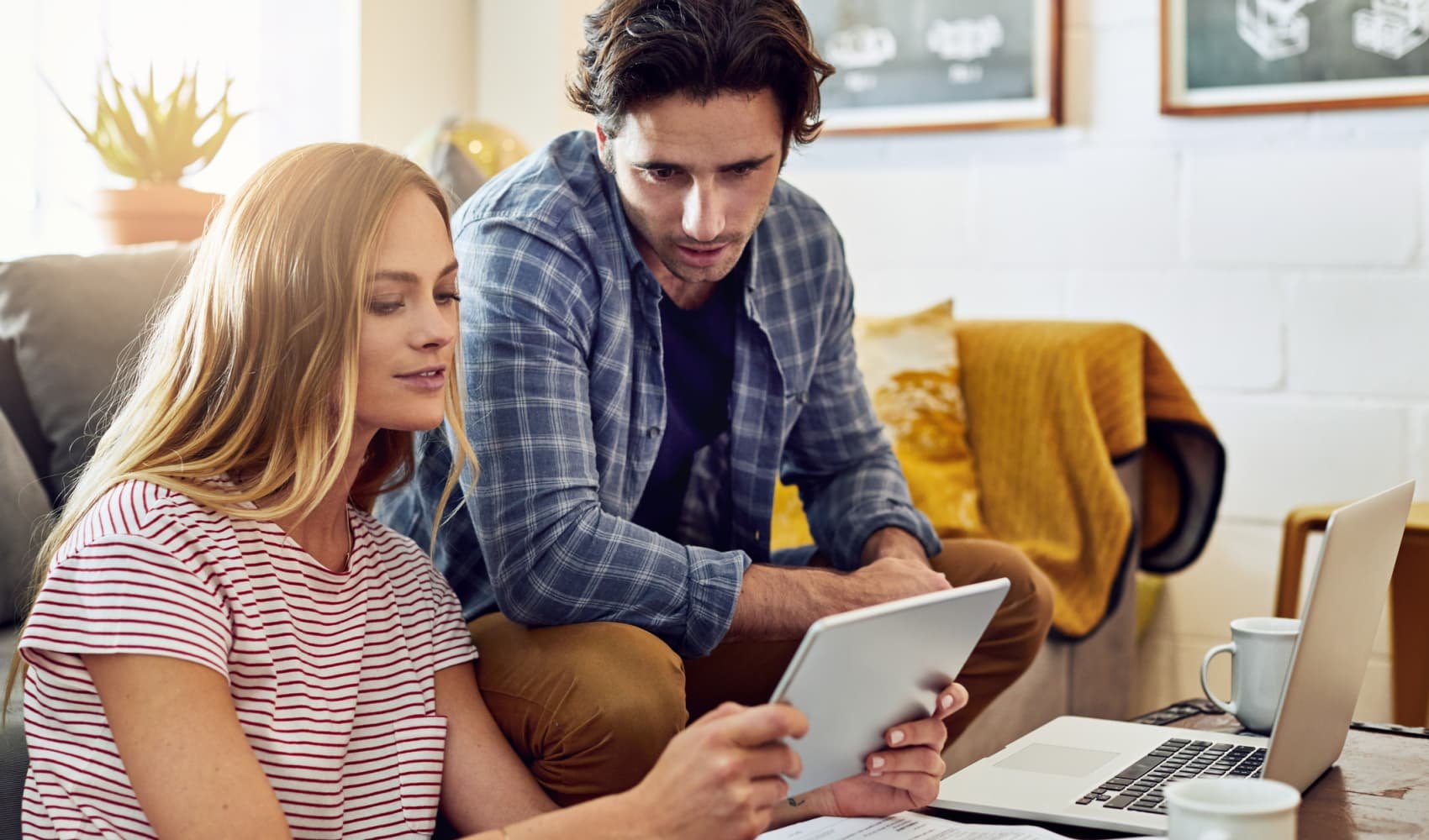 Gen Z couples are more likely than older generations to keep finances separate. Here's why - Vimarsana News