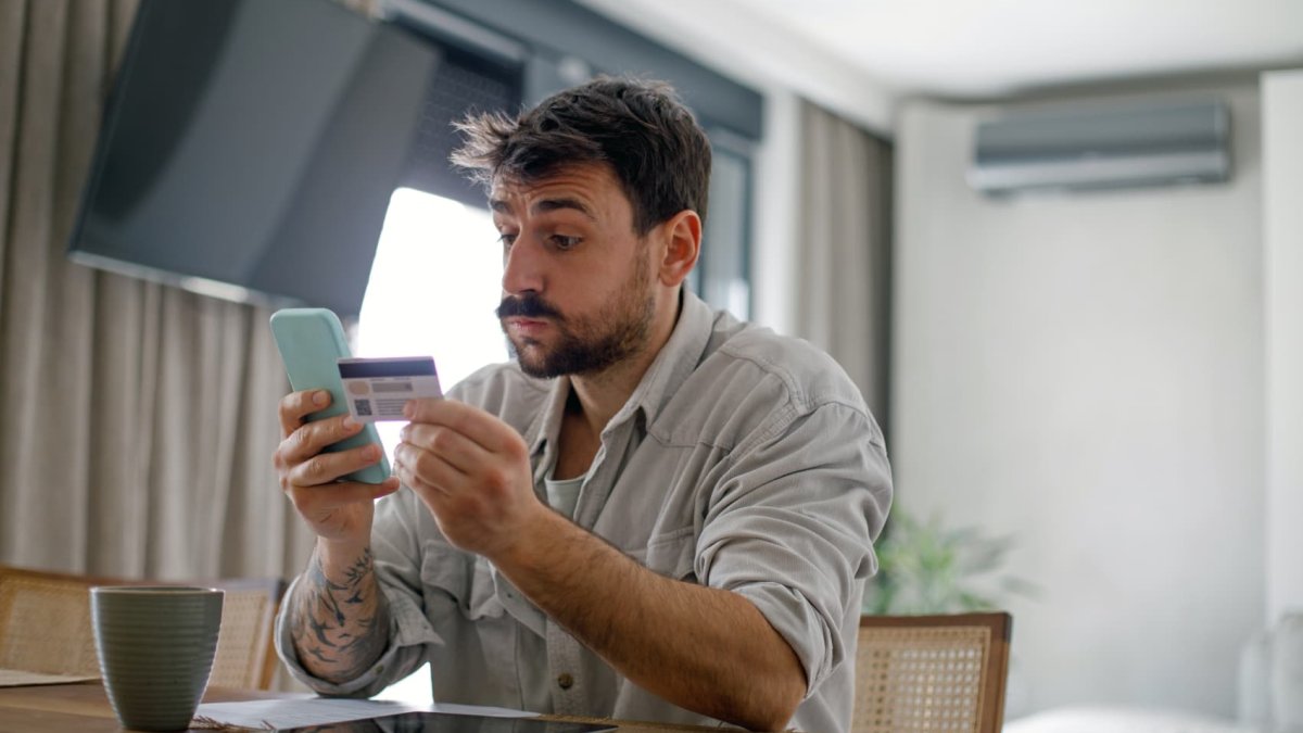 Nearly 1 in 4 Americans with debt are putting less money toward credit card payments: 'People are really struggling' – NBC10 Philadelphia - Vimarsana News