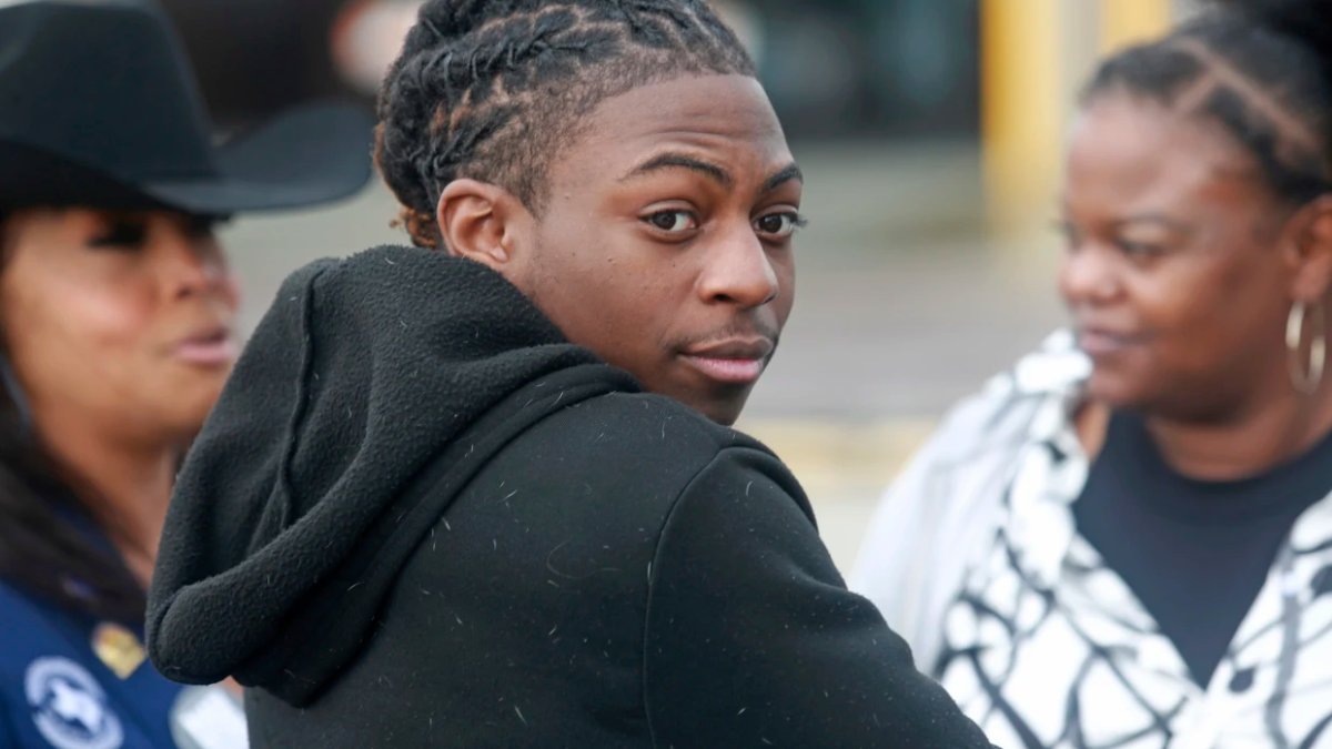 The case of a Black teen punished over his hair heads to court – NBC10 Philadelphia - Vimarsana News