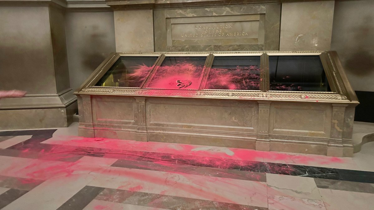 National Archives close after red powder dumped on Constitution display – NBC10 Philadelphia - Vimarsana News