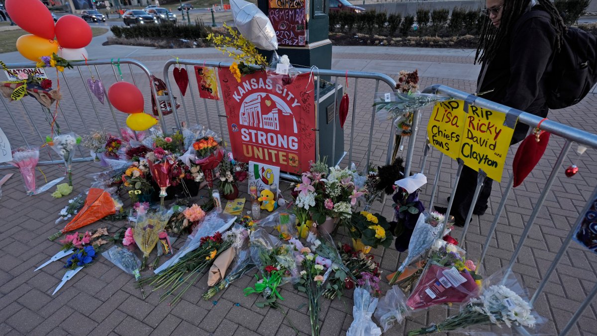 Will 'stand your ground' apply to shootings at Super Bowl rally? – NBC10 Philadelphia - Vimarsana News