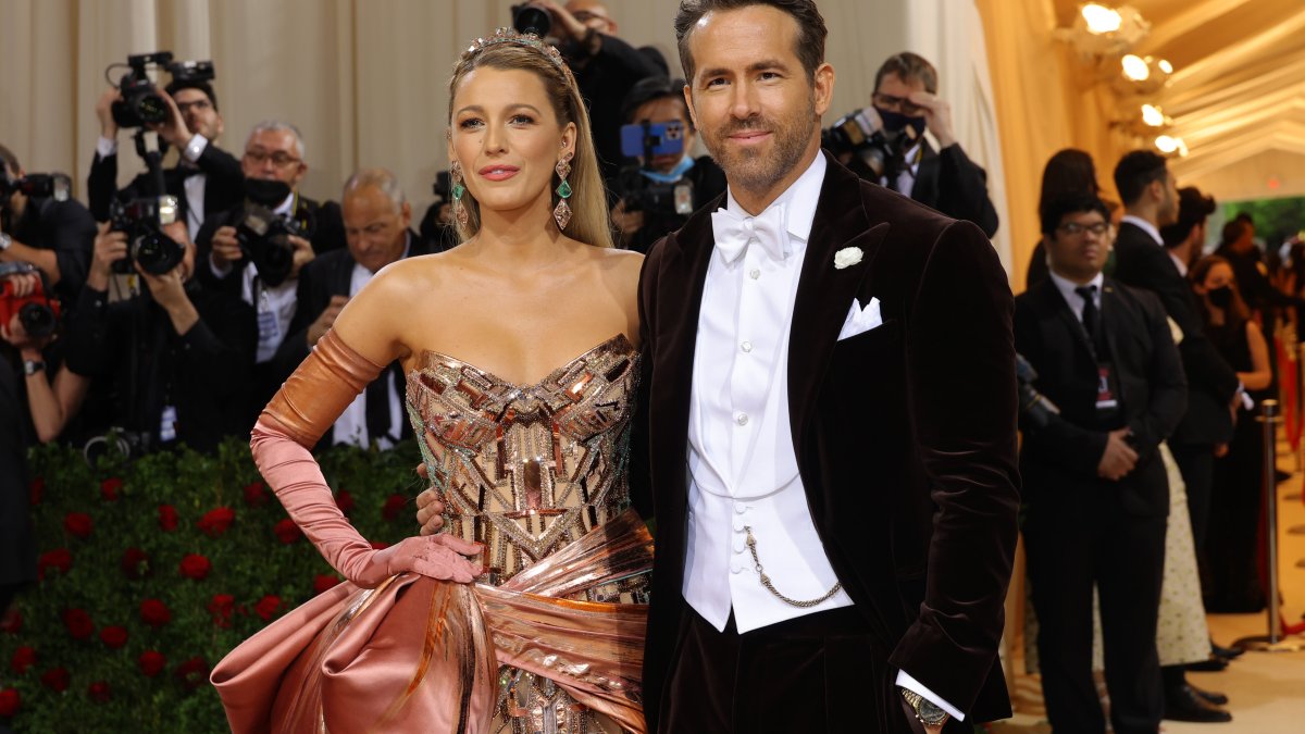 People love when Ryan Reynolds and Blake Lively troll each other publicly – NBC10 Philadelphia - Vimarsana News