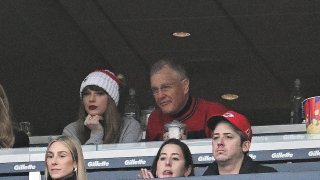 Taylor Swift and Scott Swift watch the game between the Kansas City Chiefs and New England Patriots at Gillette Stadium