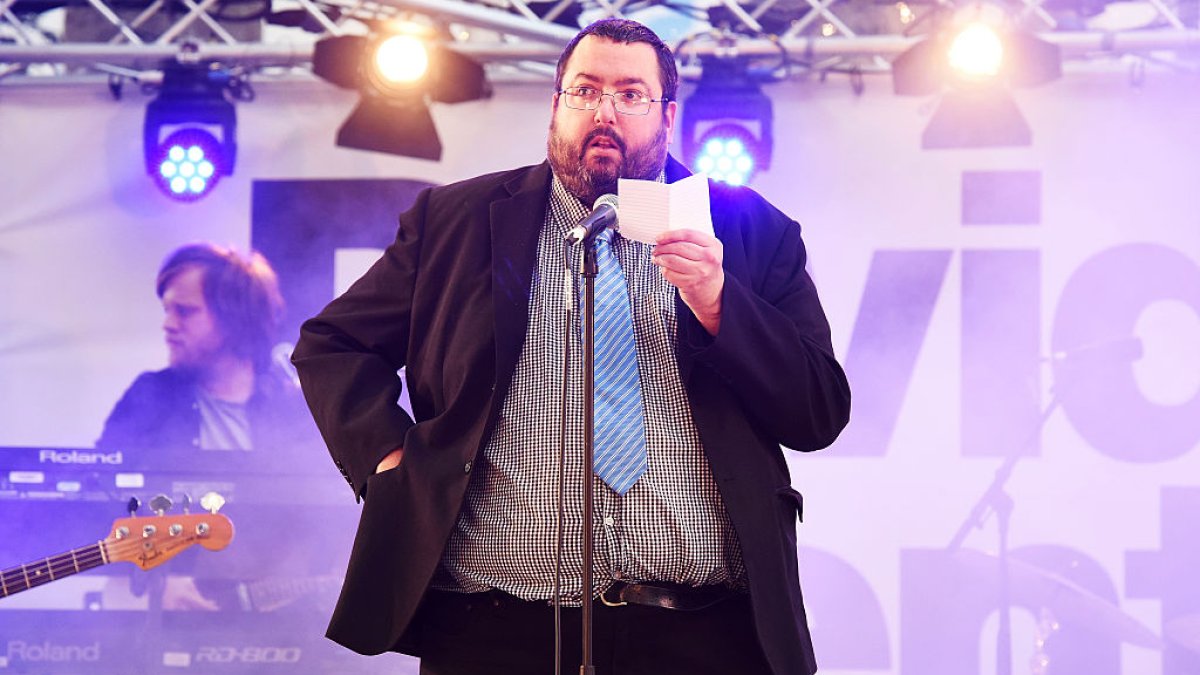 Ewen MacIntosh, star of UK version of 'The Office,' dies at 50 – NBC10 Philadelphia - Vimarsana News