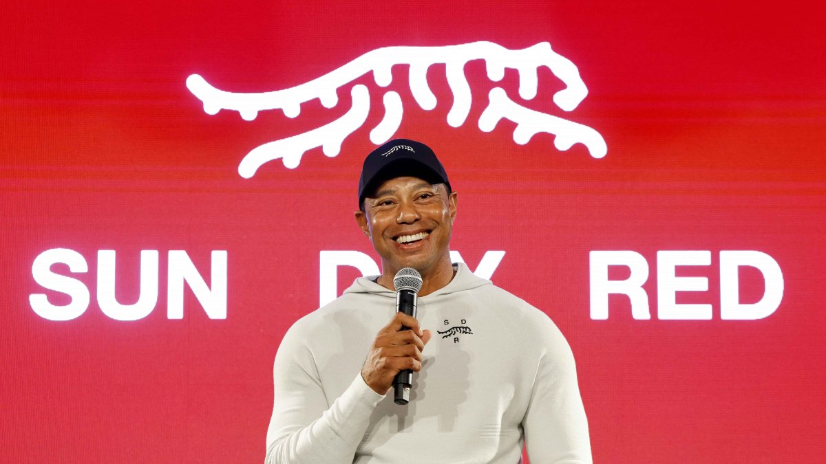 Tiger Woods draws fashion opinions after unveiling Sun Day Red brand – NBC10 Philadelphia