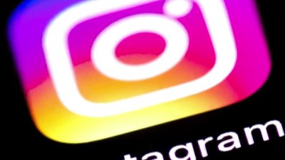 Instagram, Facebook users report outages