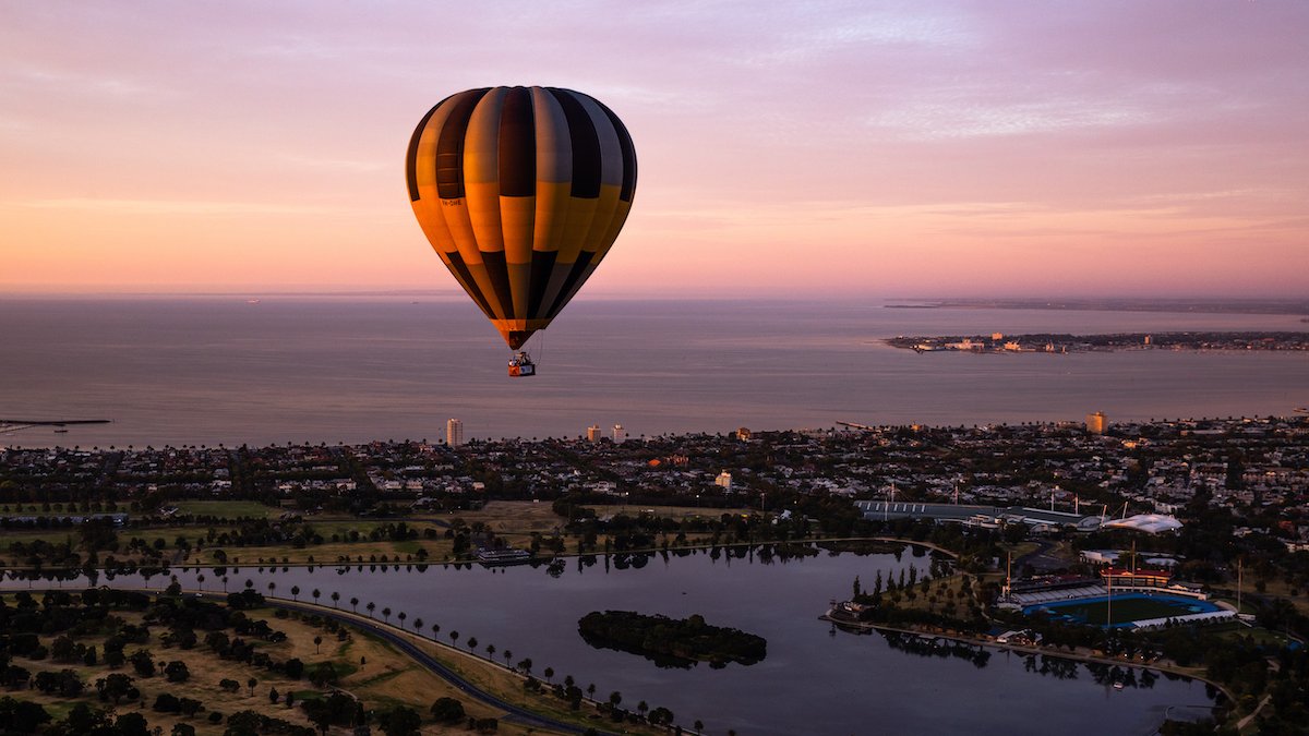 Man falls to his death from a hotair balloon in Melbourne, Australia