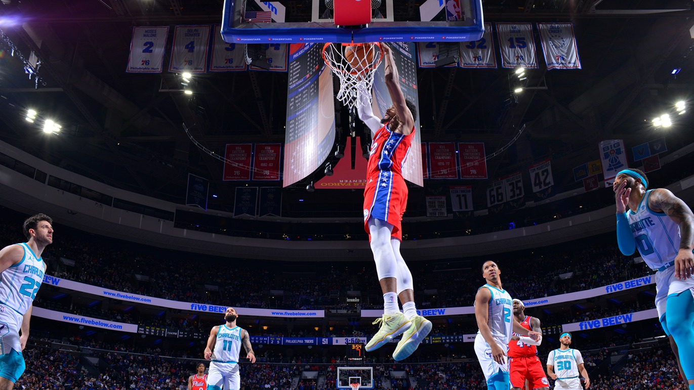 Tj deals mcconnell dunk