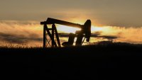 Oil prices pull back as U.S. economic growth disappoints