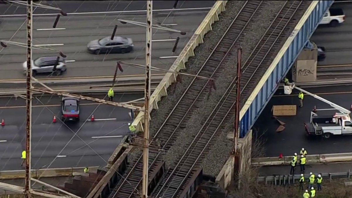 Truck crashes into an overpass on I-95 northbound causing traffic ...
