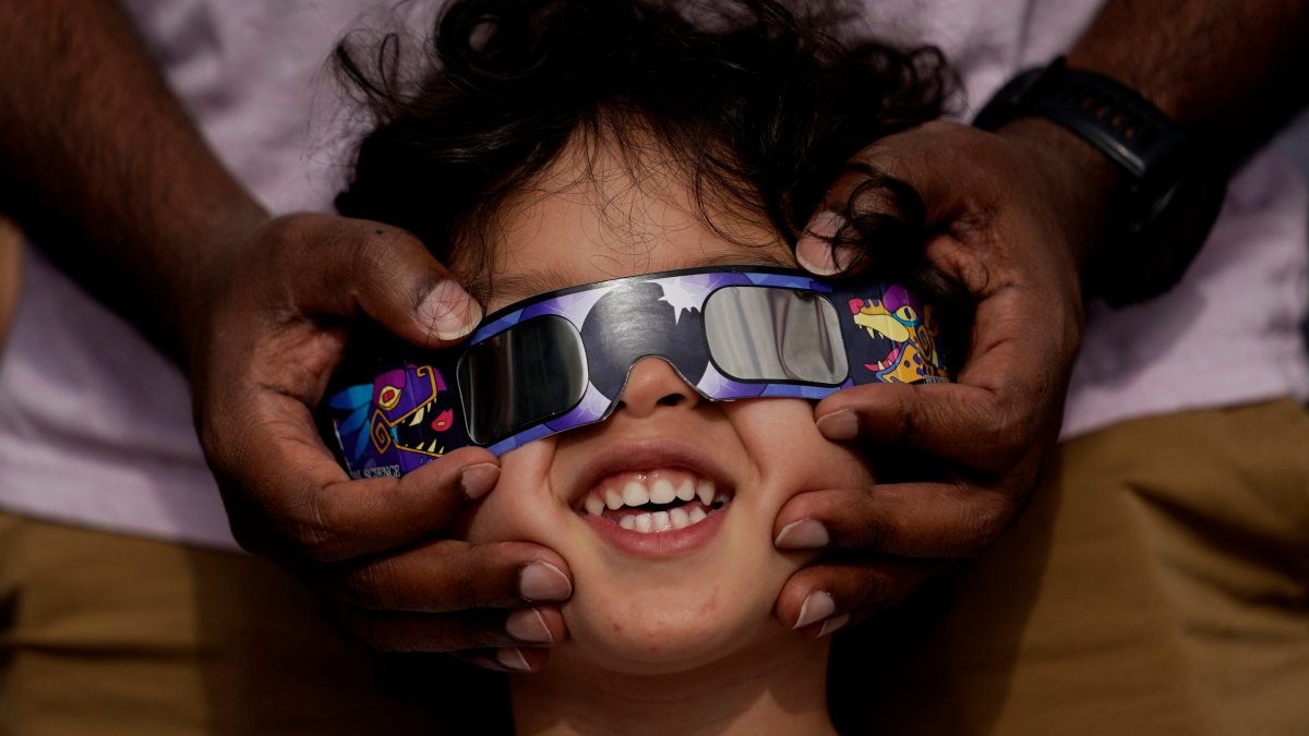 How to use apps to track, photograph the total solar eclipse – NBC10 Philadelphia - Vimarsana News