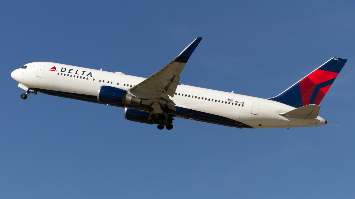 Emergency Slide Detaches From Delta Flight Forcing Return To Jfk 