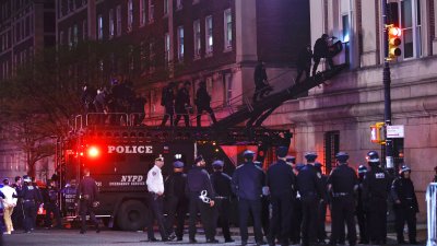 NYPD enters Columbia University in riot gear to clear protest