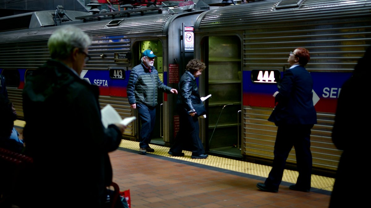 FRA Orders Removal of SEPTA Silverliner IV Cars