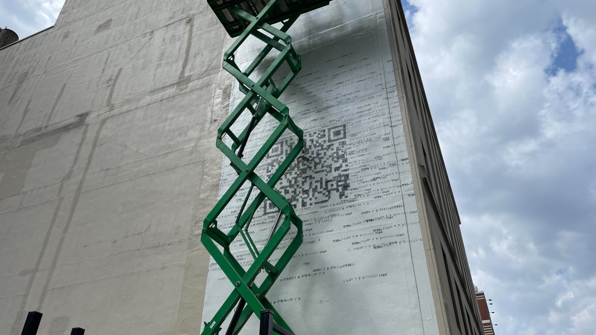 Taylor Swift fans attempt to decode QR code mural in Chicago – NBC10 ...