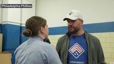 Kyle Schwarber thanks ‘Neighborhood Heroes' who protect and serve