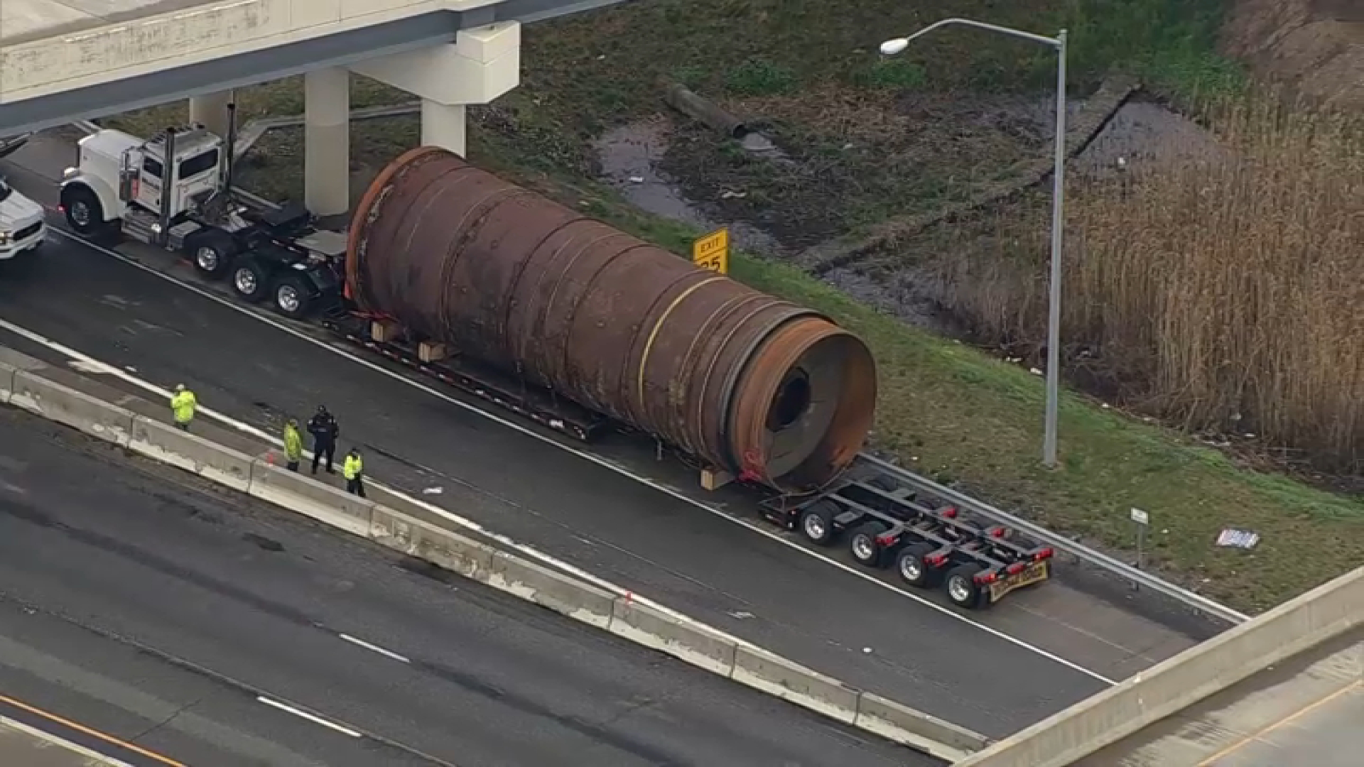 I 95 northbound shut down after truck strikes bridge in Philly