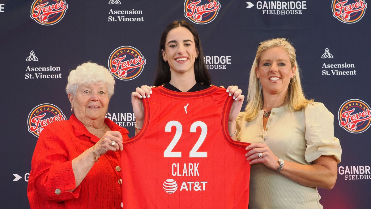 Caitlin Clark sets jersey sales record with Indiana Fever – NBC10 ...