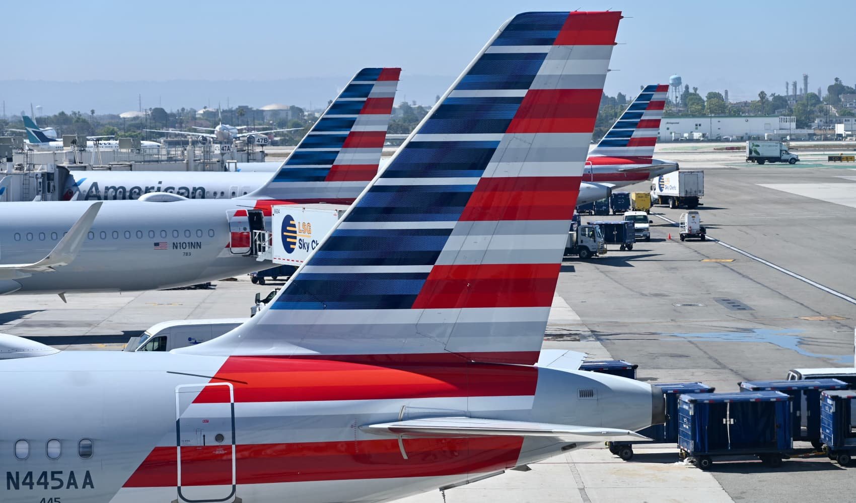 American shares tumble 13% after sales strategy backfires; carrier cuts growth - Vimarsana News