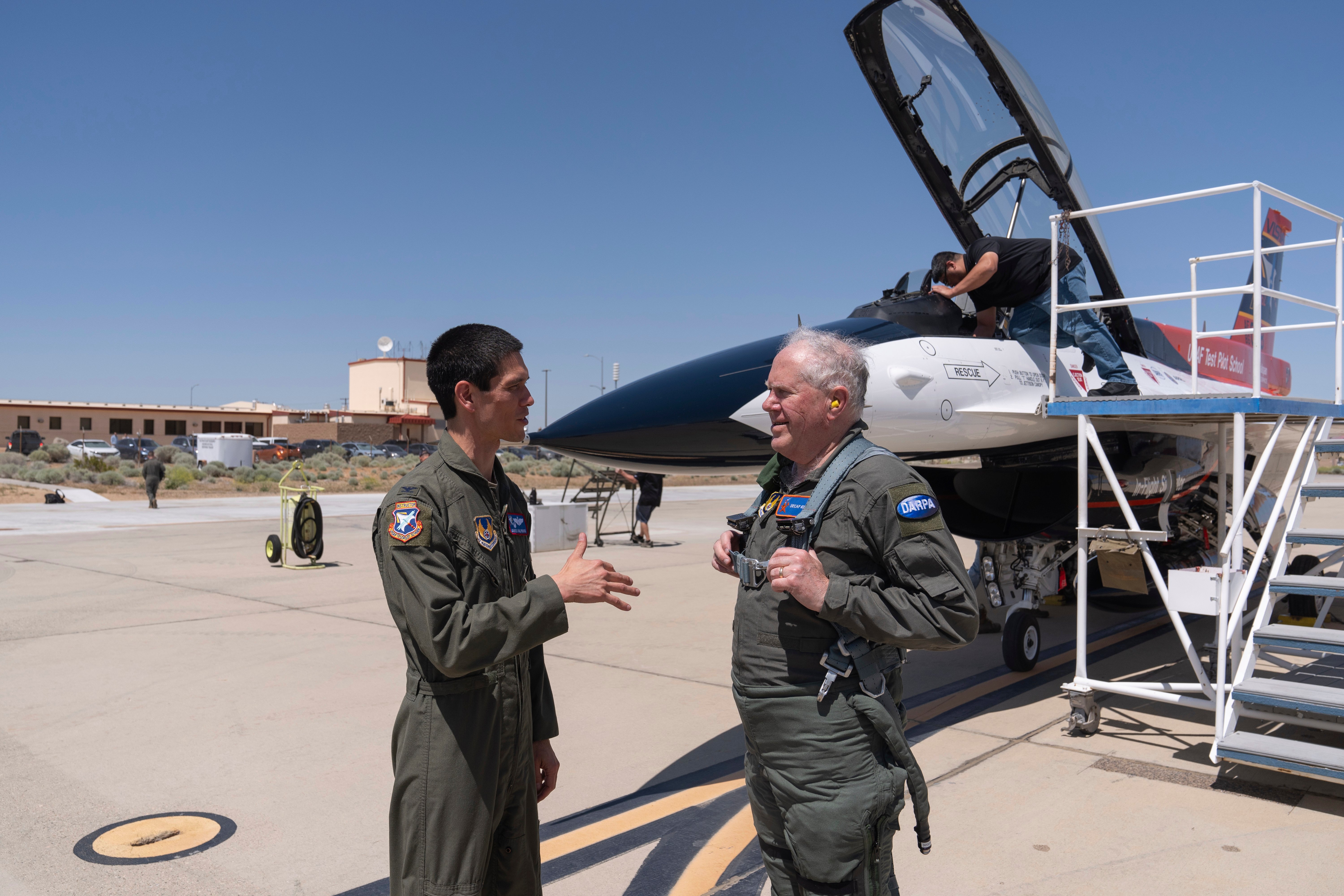 Air Force Secretary Frank Kendall goes on an AI-controlled fighter jet - Vimarsana News