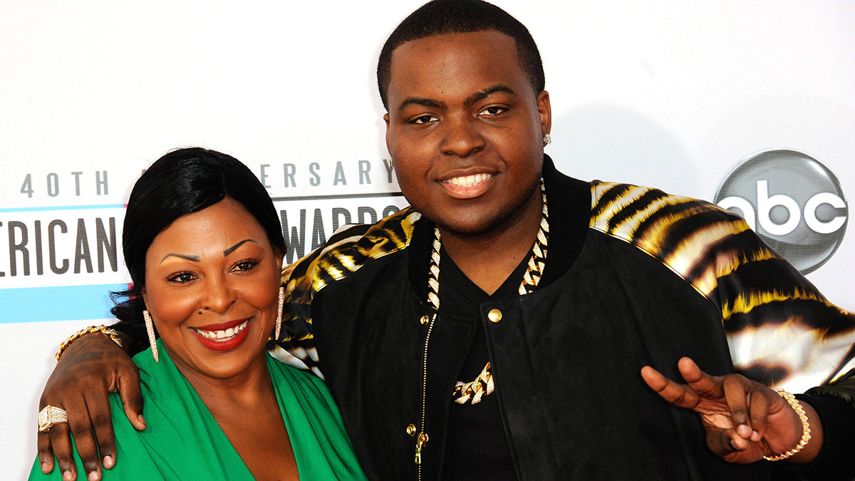 LOS ANGELES, CA - NOVEMBER 18:  Singer Sean Kingston and mother Janice Turner arrives for the 40th Anniversary American Music Awards - Arrivals  held at Nokia Theater L.A. Live on November 18, 2012 in Los Angeles, California.  (Photo by Albert L. Ortega/WireImage)