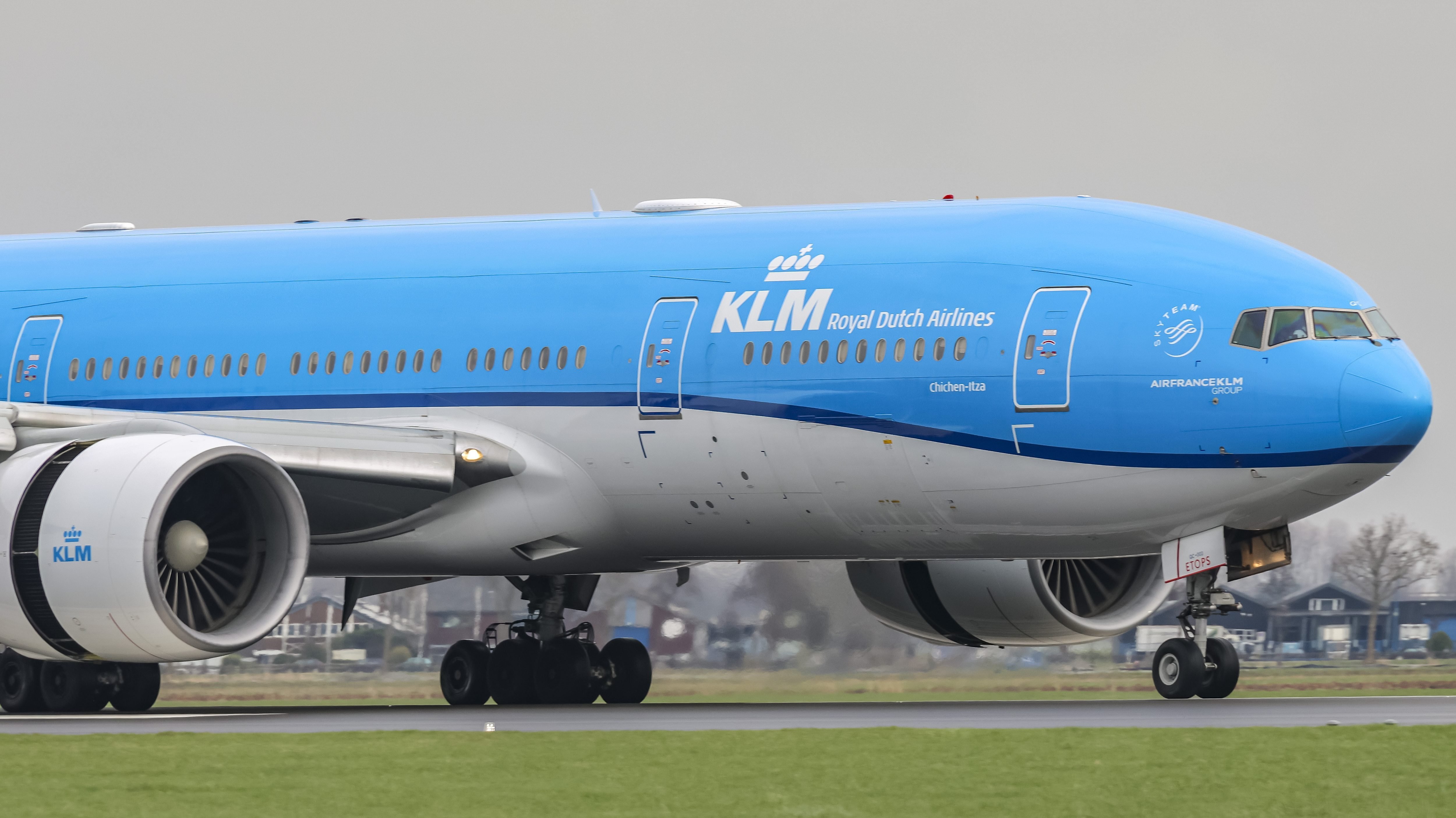 Person killed at Netherlands airport after becoming trapped in airplane engine – NBC10 Philadelphia - Vimarsana News