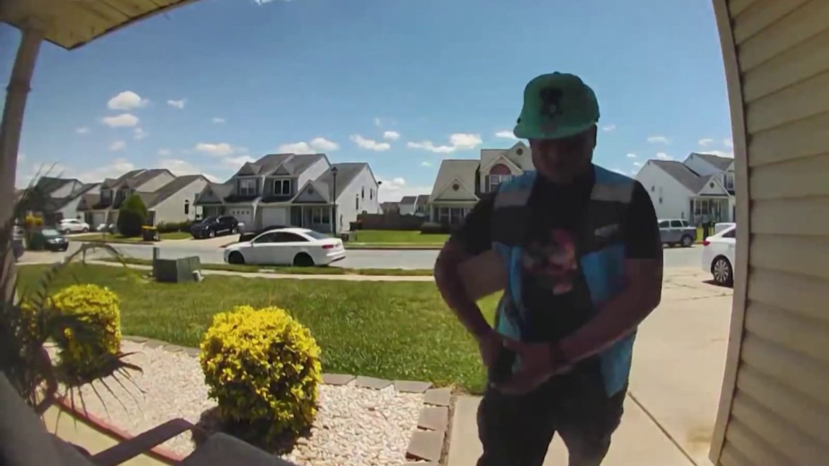 Police warn residents that people dressed as fake Amazon workers are ...