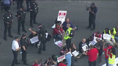 Hundreds of Aramark workers protest in University City