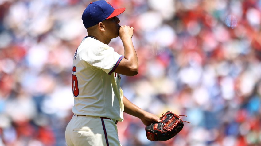 Ranger Suárez puts hand to mouth